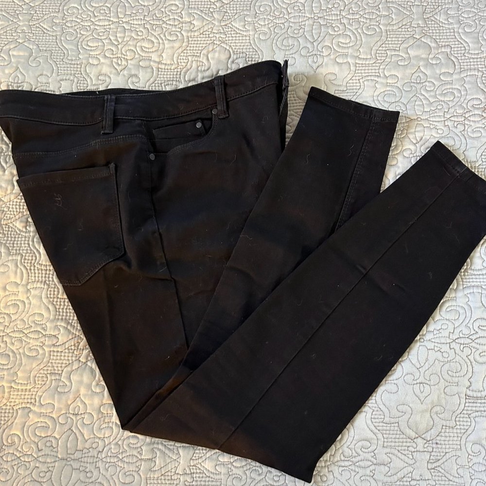 Women's Skinny black D. Jeans - size 12? Or smaller? - NWT